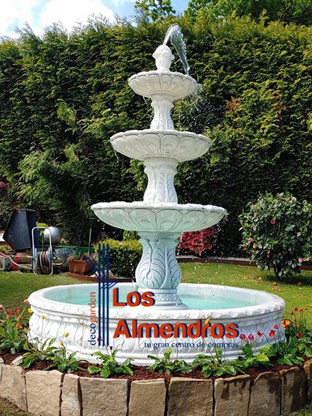 Con un estanque decorativo conseguirás movimiento y belleza en tu jardín -  Los Almendros